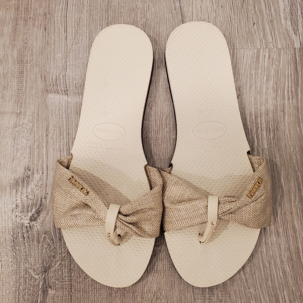NEW Havaianas You St. Tropez Shine Sandal in Beige